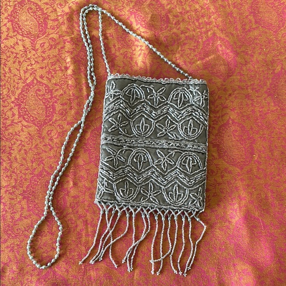 Preston & York Silver Gray Crossbody Bag with Sleek Design - Picture 4 of 4